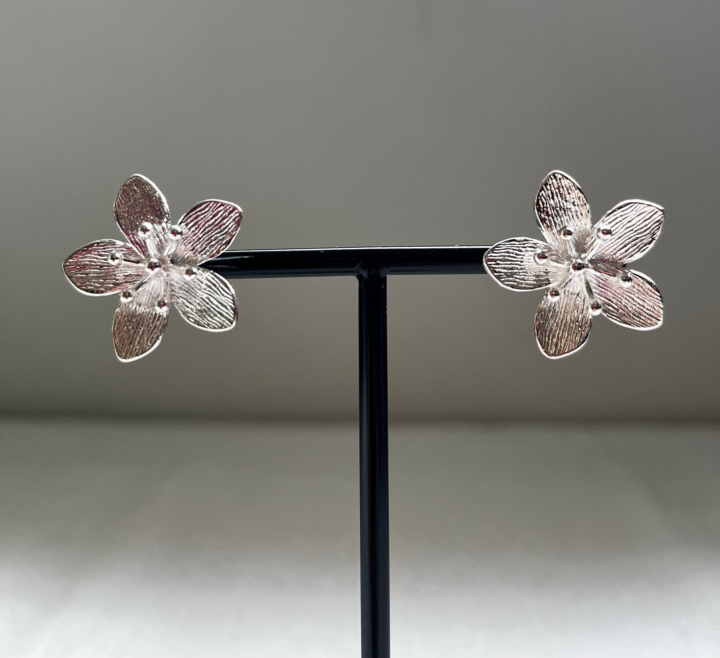 Aros Flor de Lirio Plata